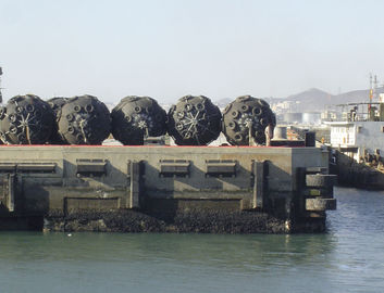 Trung Quốc Tấm chắn bùn cao su tổng hợp lớp lốp xe cho tàu chở dầu lớn nhà cung cấp