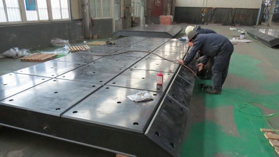 UHMWPE Fender Panel Ban chống va chạm HDPE vật liệu chống ăn mòn 1690 × 1760mm nhà cung cấp