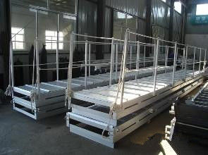 Thang xuồng biển và thang lên tàu có bề mặt oxy hóa chống ăn mòn bằng thép carbon thấp hoặc thép không gỉ nhà cung cấp